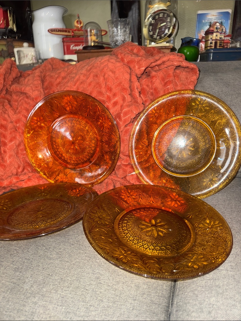 Vintage Tiara Exclusives Amber Glass 10" Plates Set of 4 Daisy Pattern